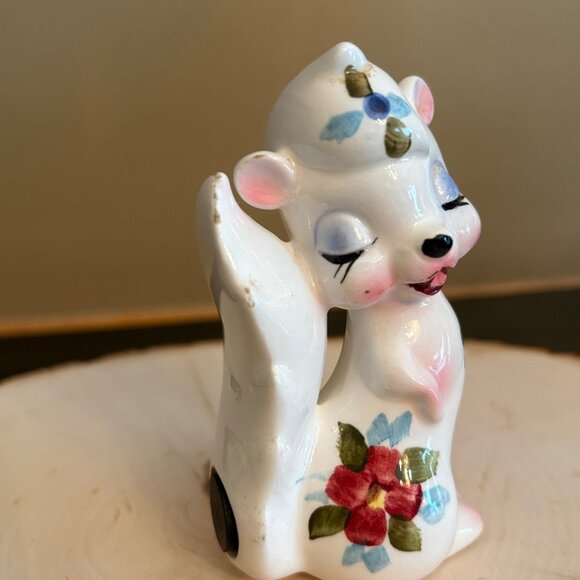 Vintage Japan Magnetic Anthropomorphic Salt & Pepper Shakers Hand-Painted - Picture 8 of 16